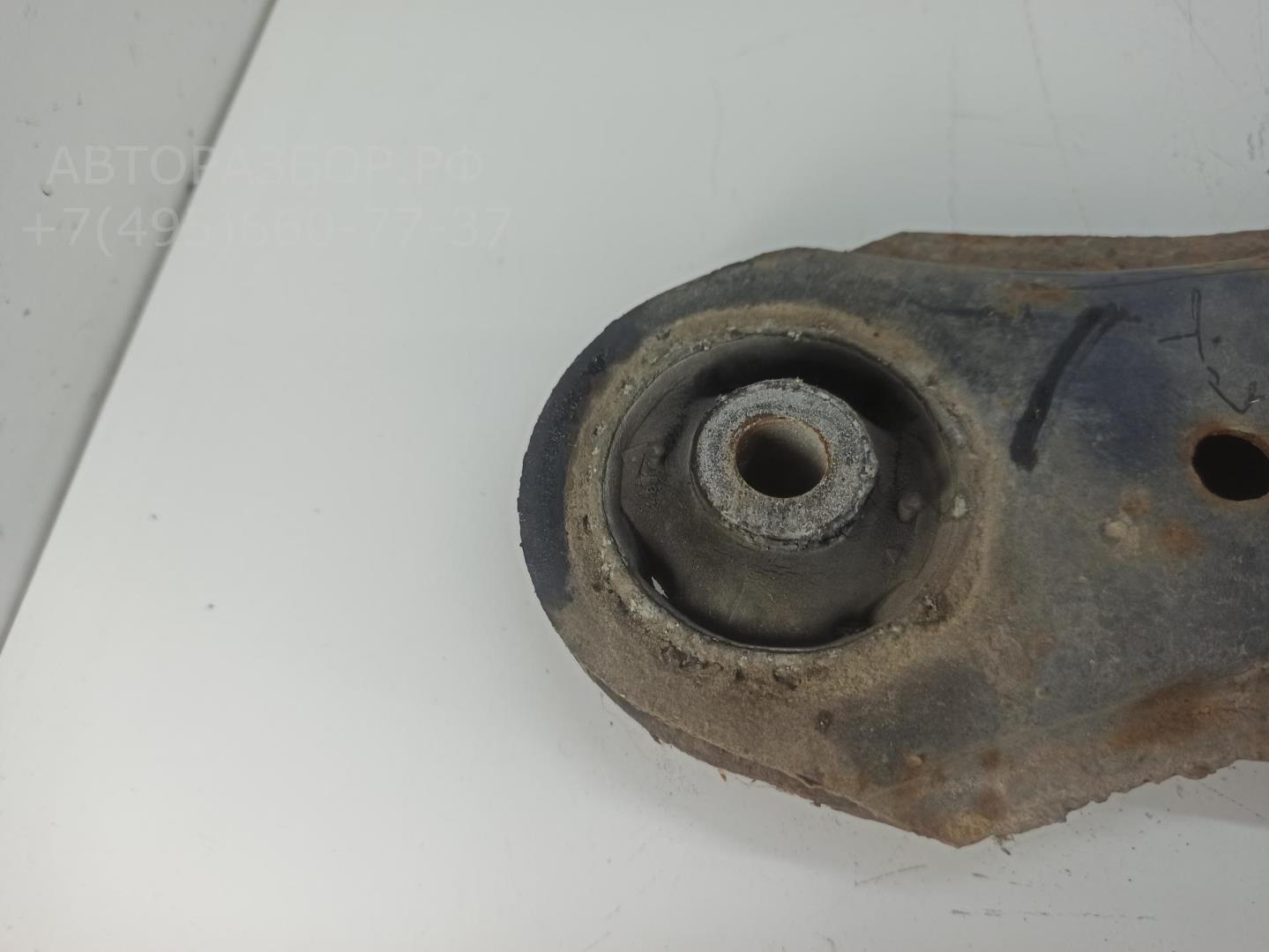 Рычаг передний левый