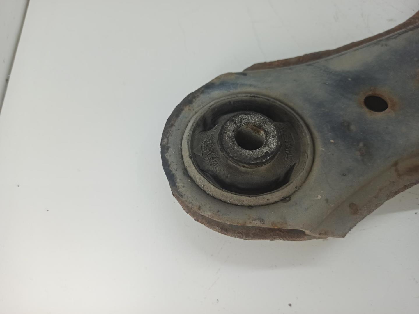 Рычаг передний левый