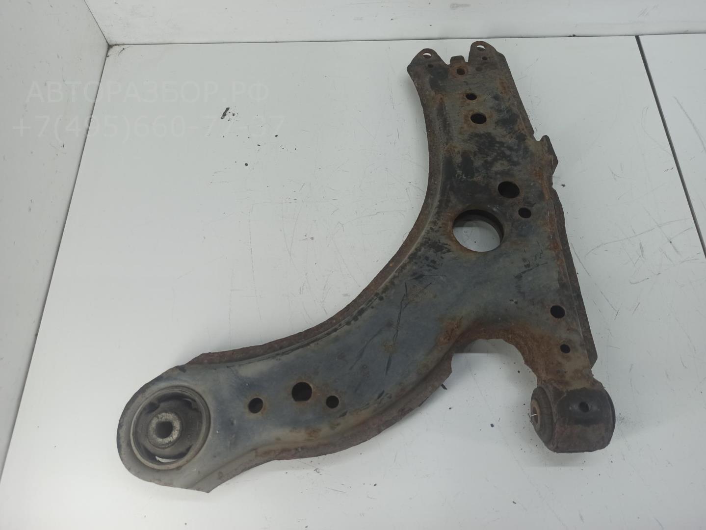 Рычаг передний левый