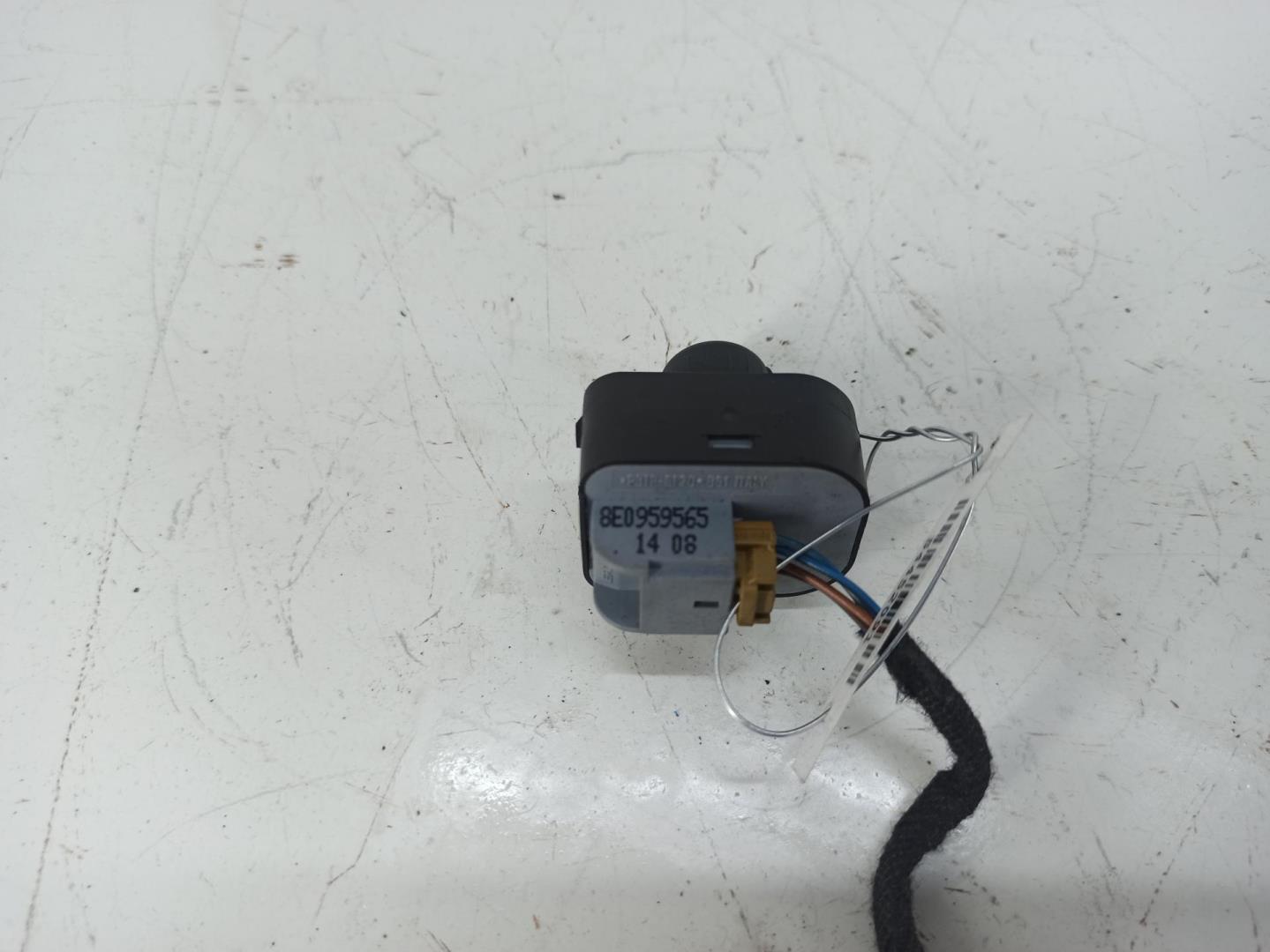 Кнопка регулировки зеркала