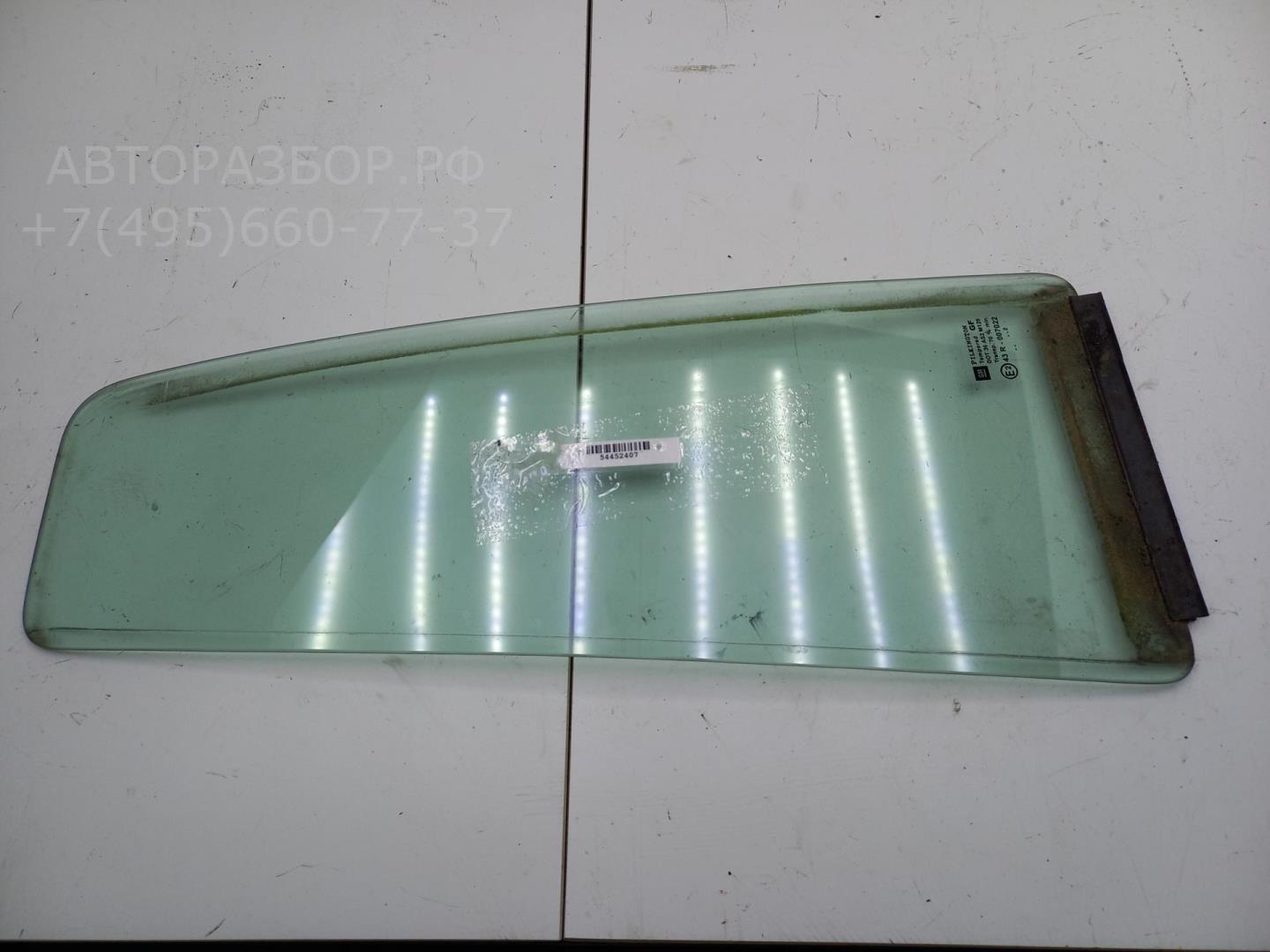 Стекло двери задней левой (форточка)