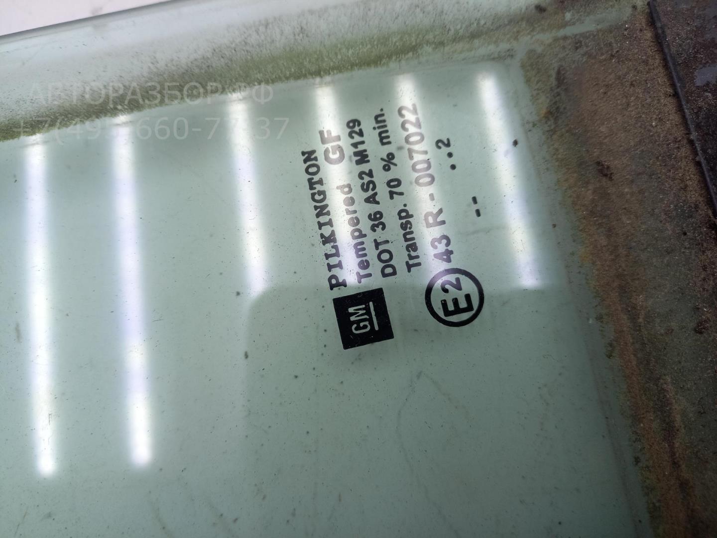 Стекло двери задней левой (форточка)