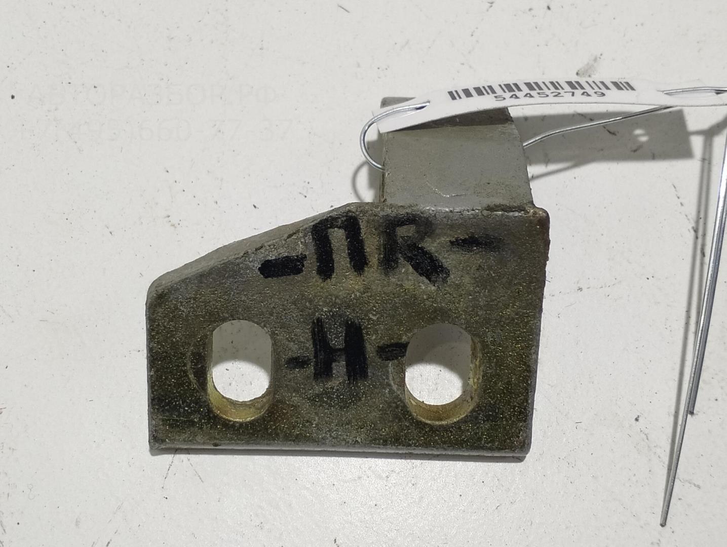 Петля двери