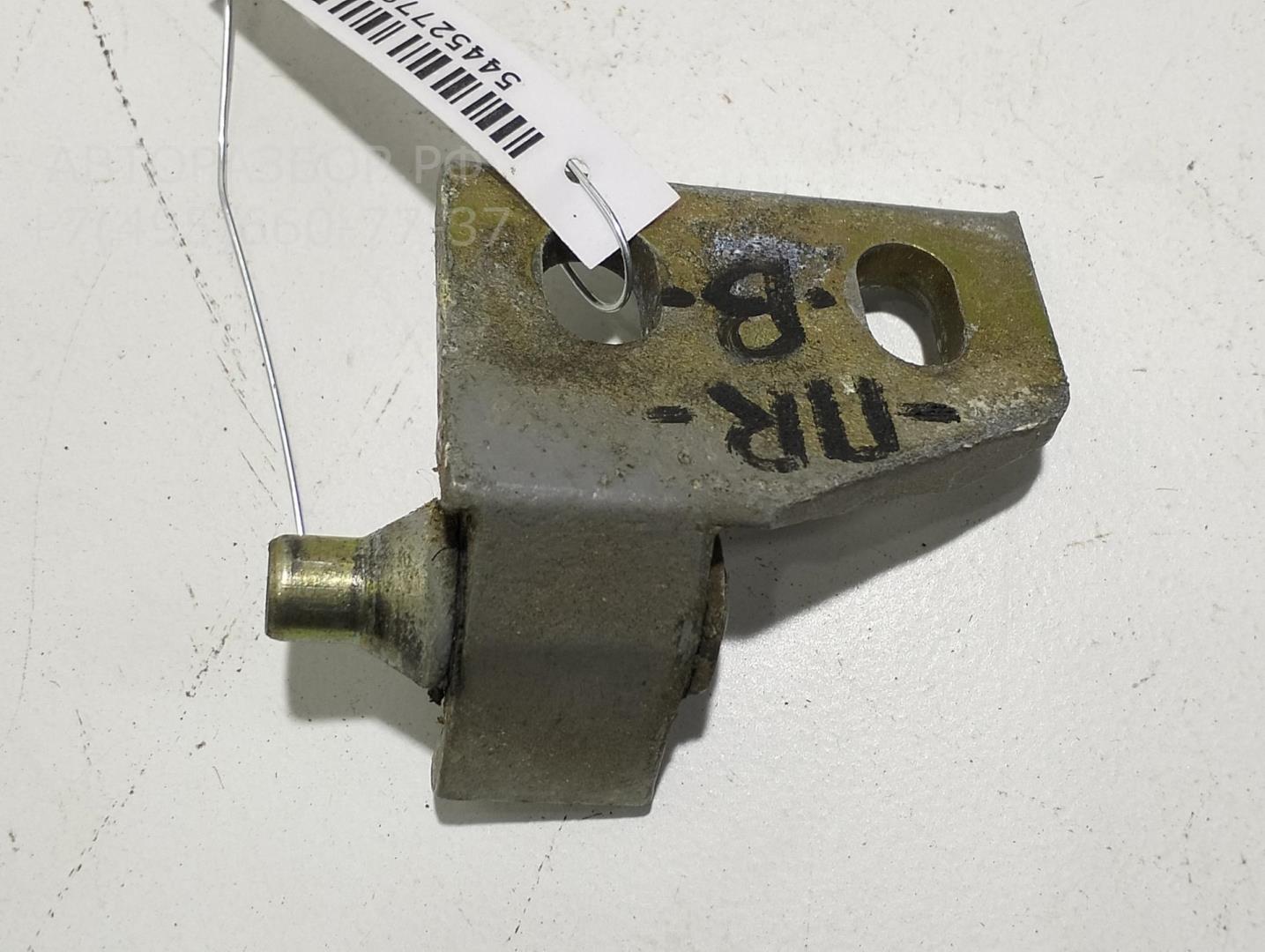 Петля двери