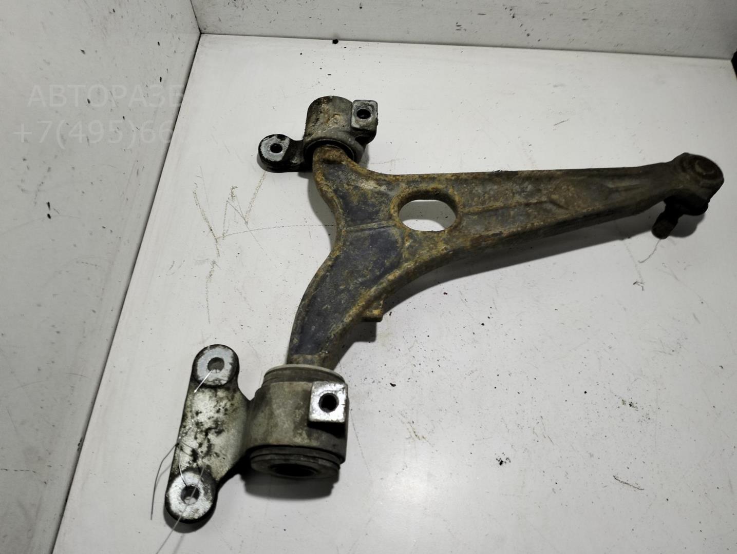 Рычаг передний левый