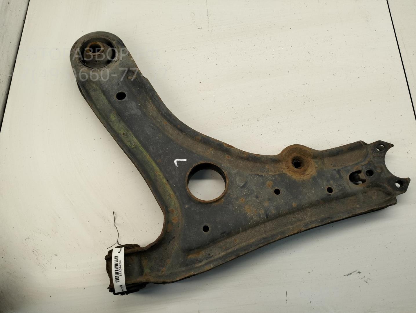 Рычаг передний левый