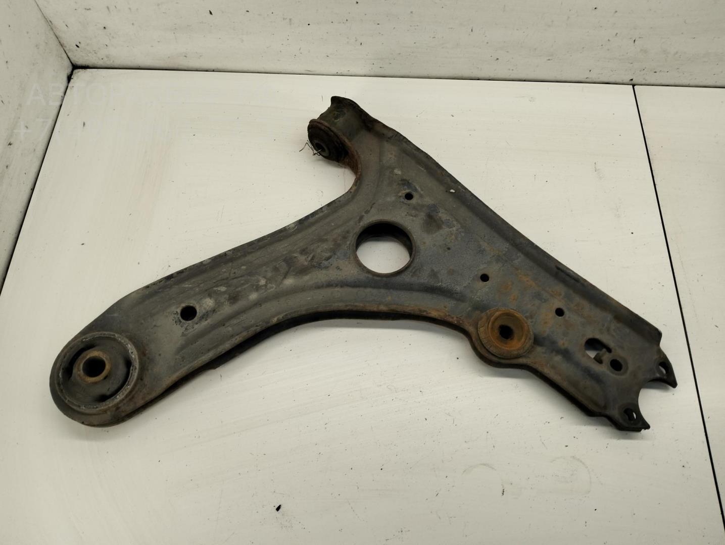 Рычаг передний левый