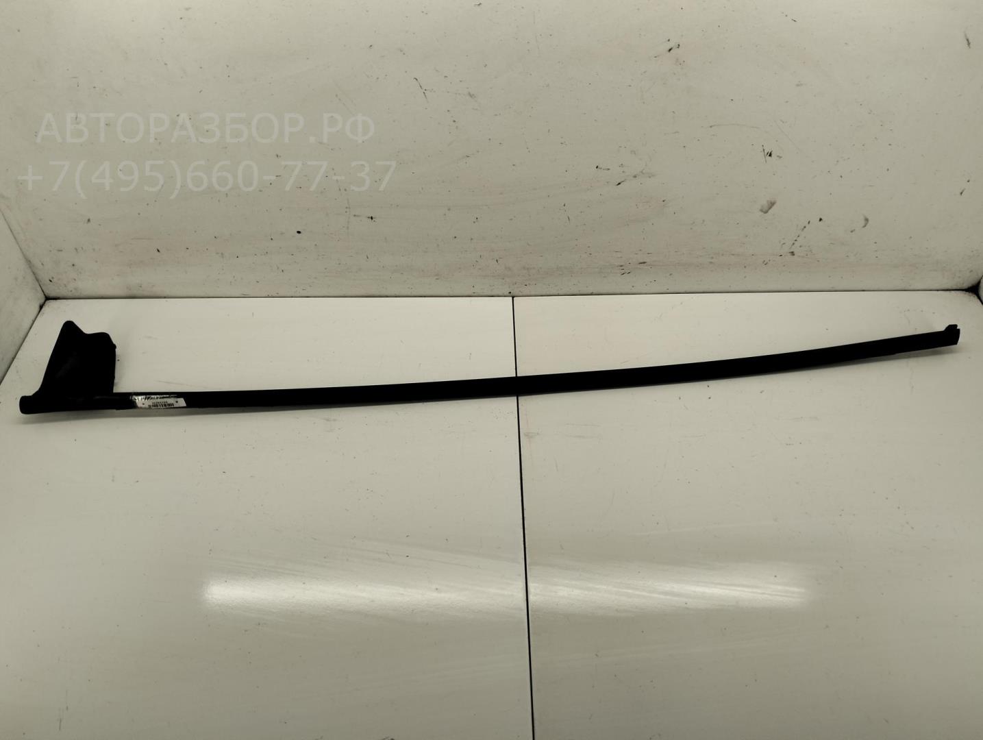 Накладка стекла переднего левого