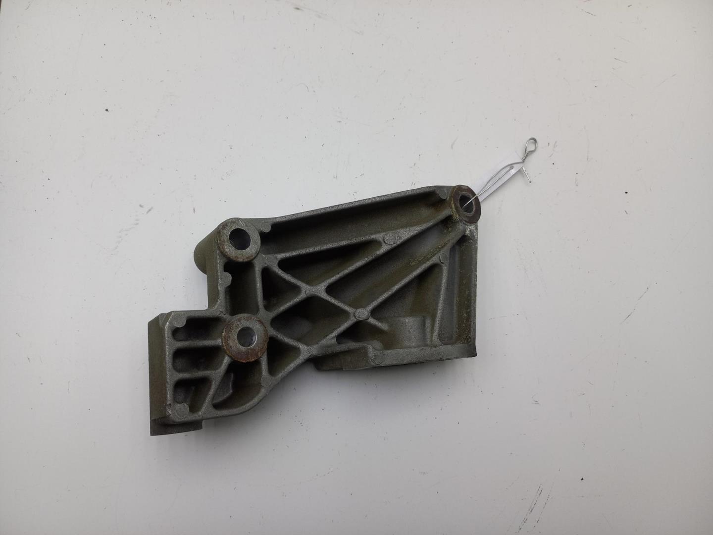 Кронштейн генератора