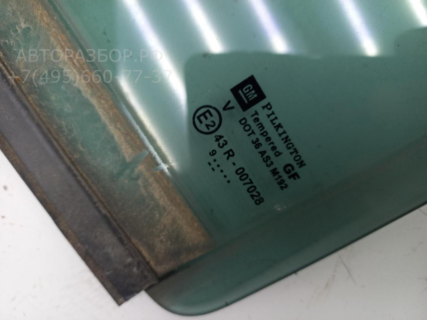 Стекло двери задней левой (форточка)