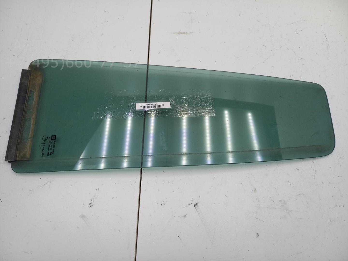 Стекло двери задней левой (форточка)