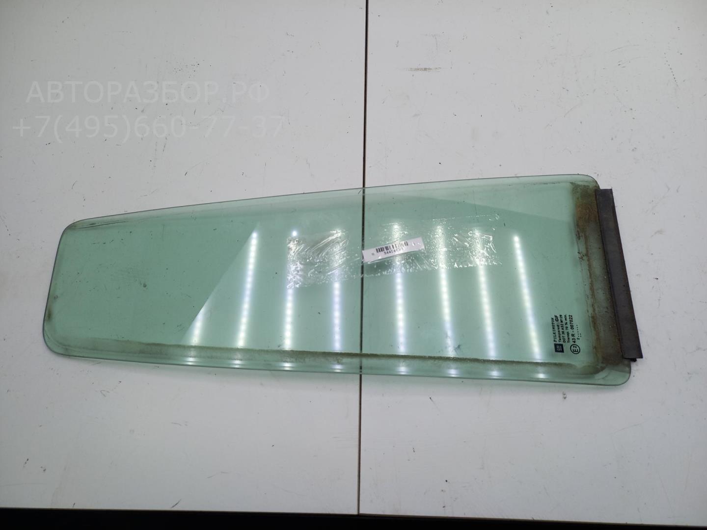 Стекло двери задней правой (форточка)