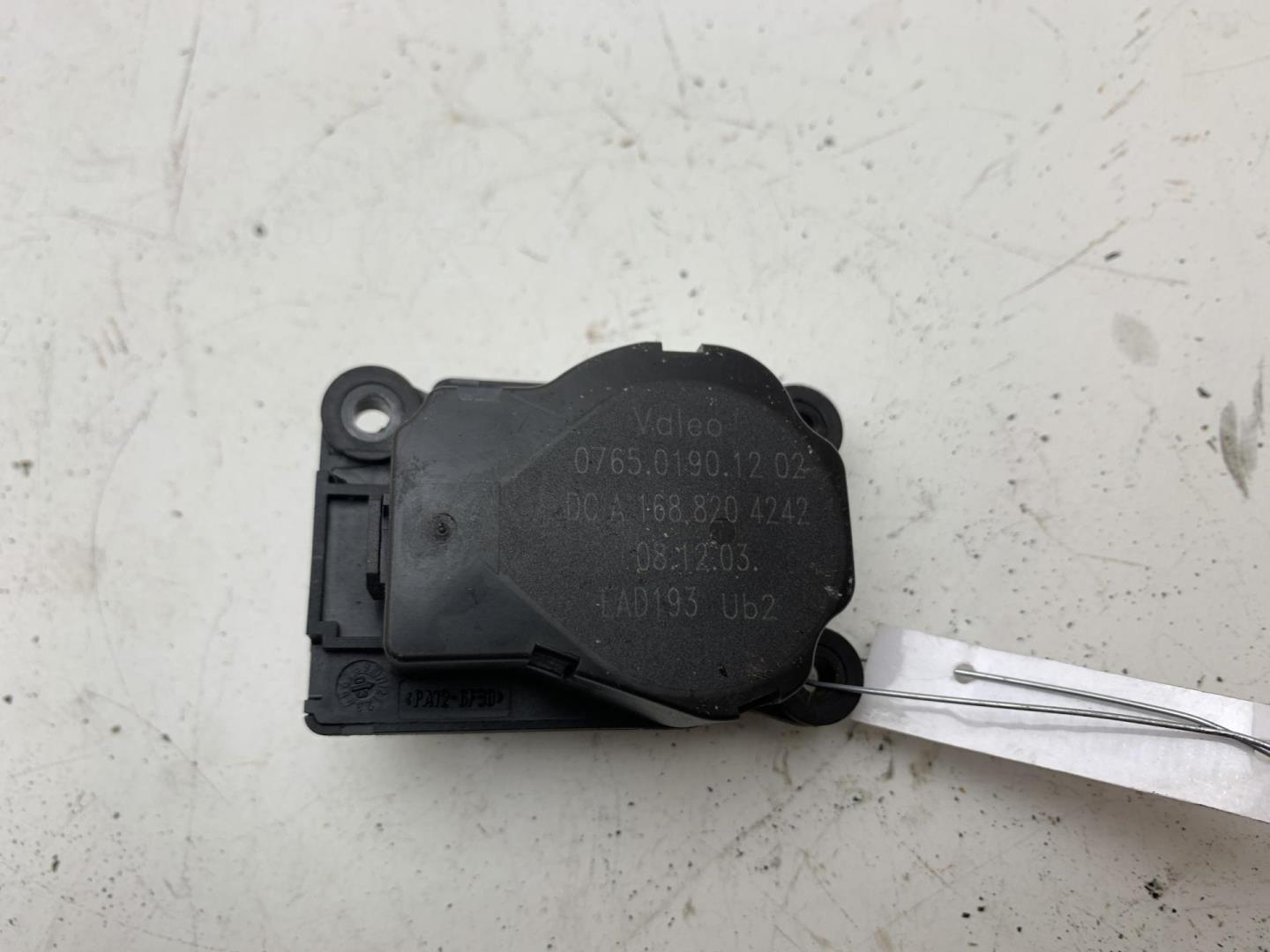 Моторчик заслонки печки