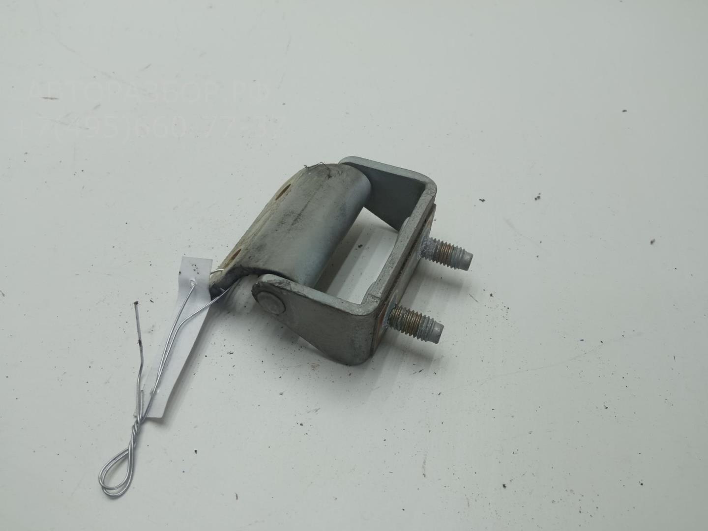 Петля крышки багажника