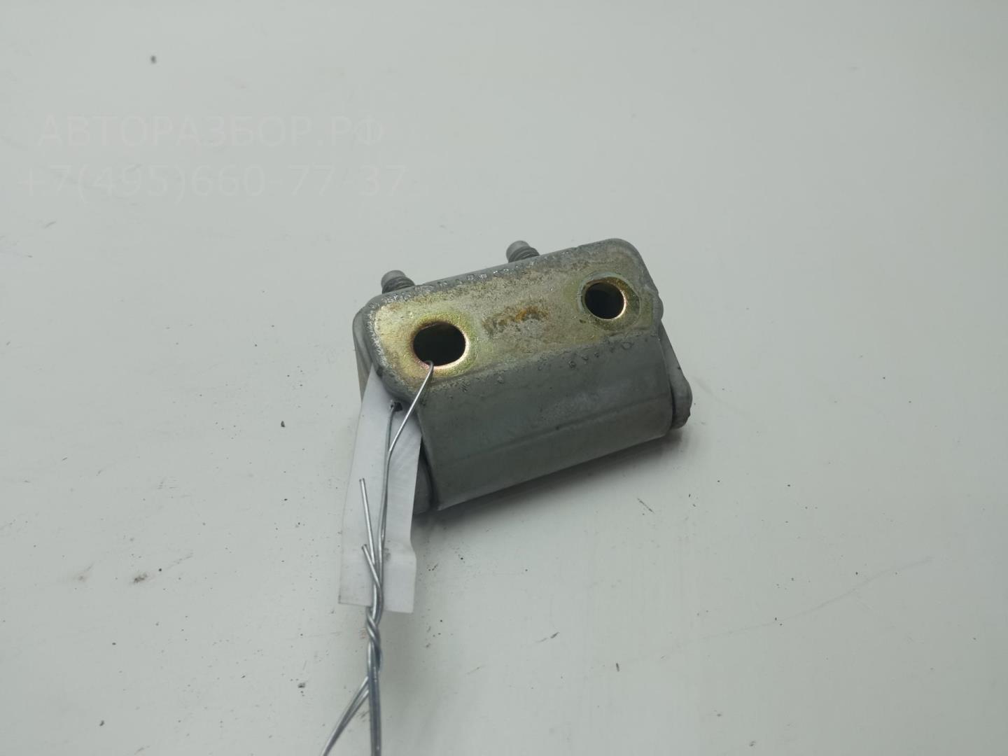 Петля крышки багажника