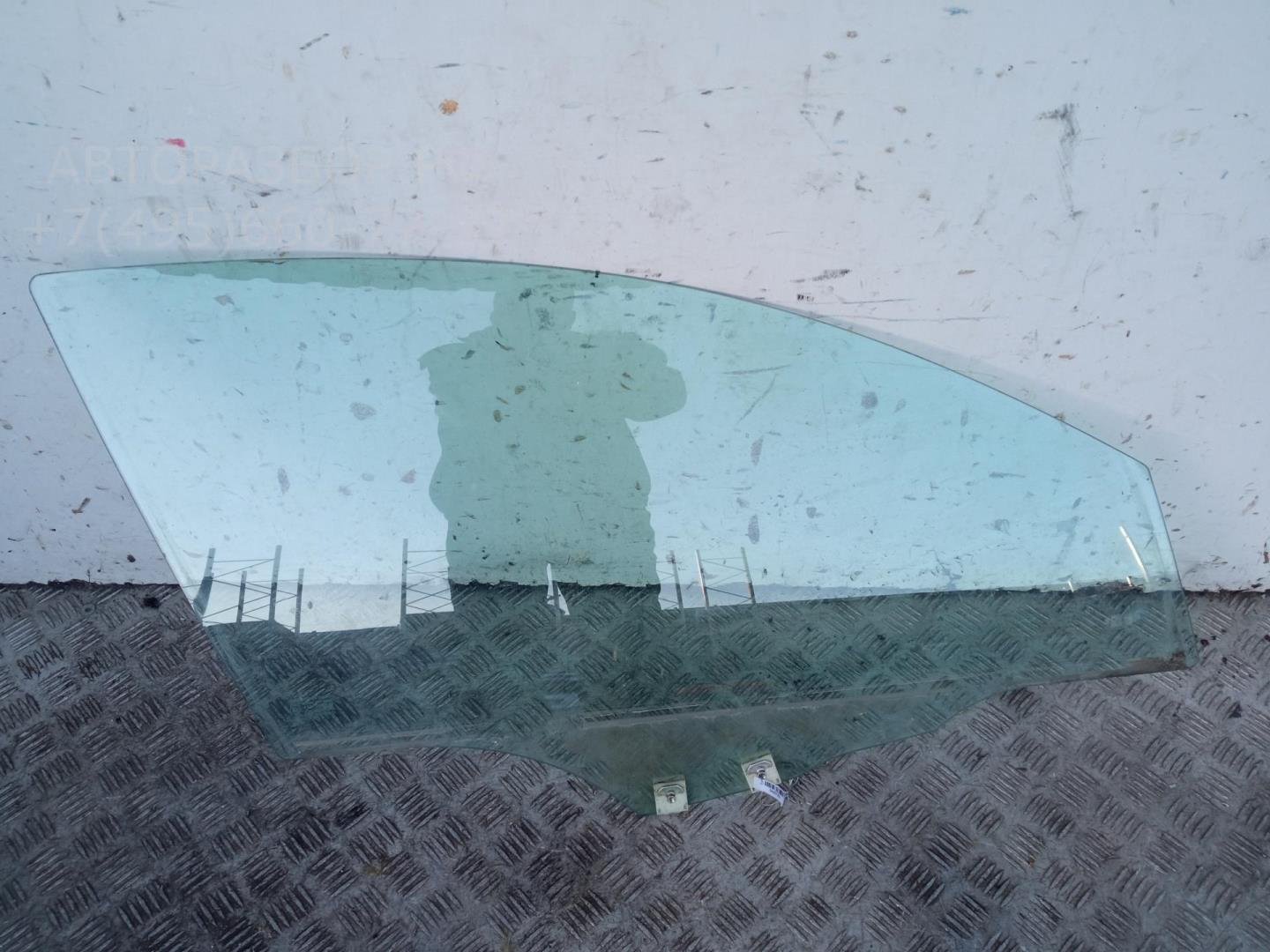 Стекло двери передней правой