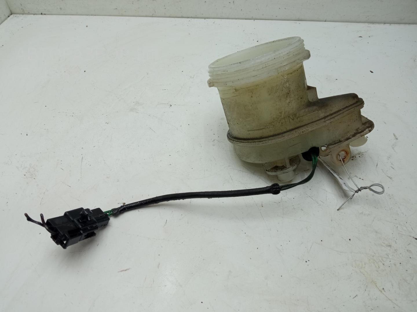 Бачок главного тормозного цилиндра