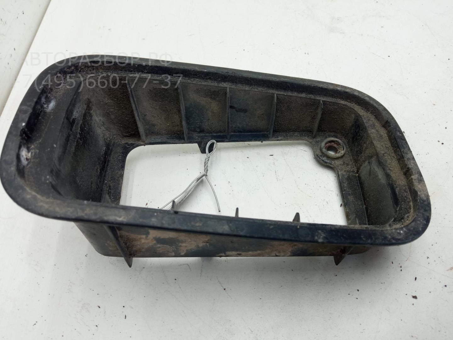 Рамка противотуманной фары левой