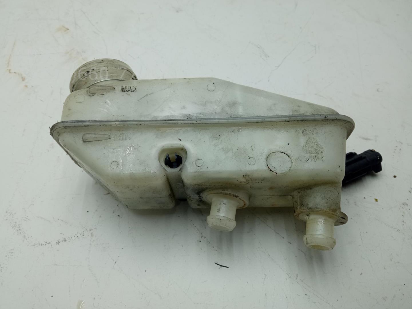 Бачок главного тормозного цилиндра