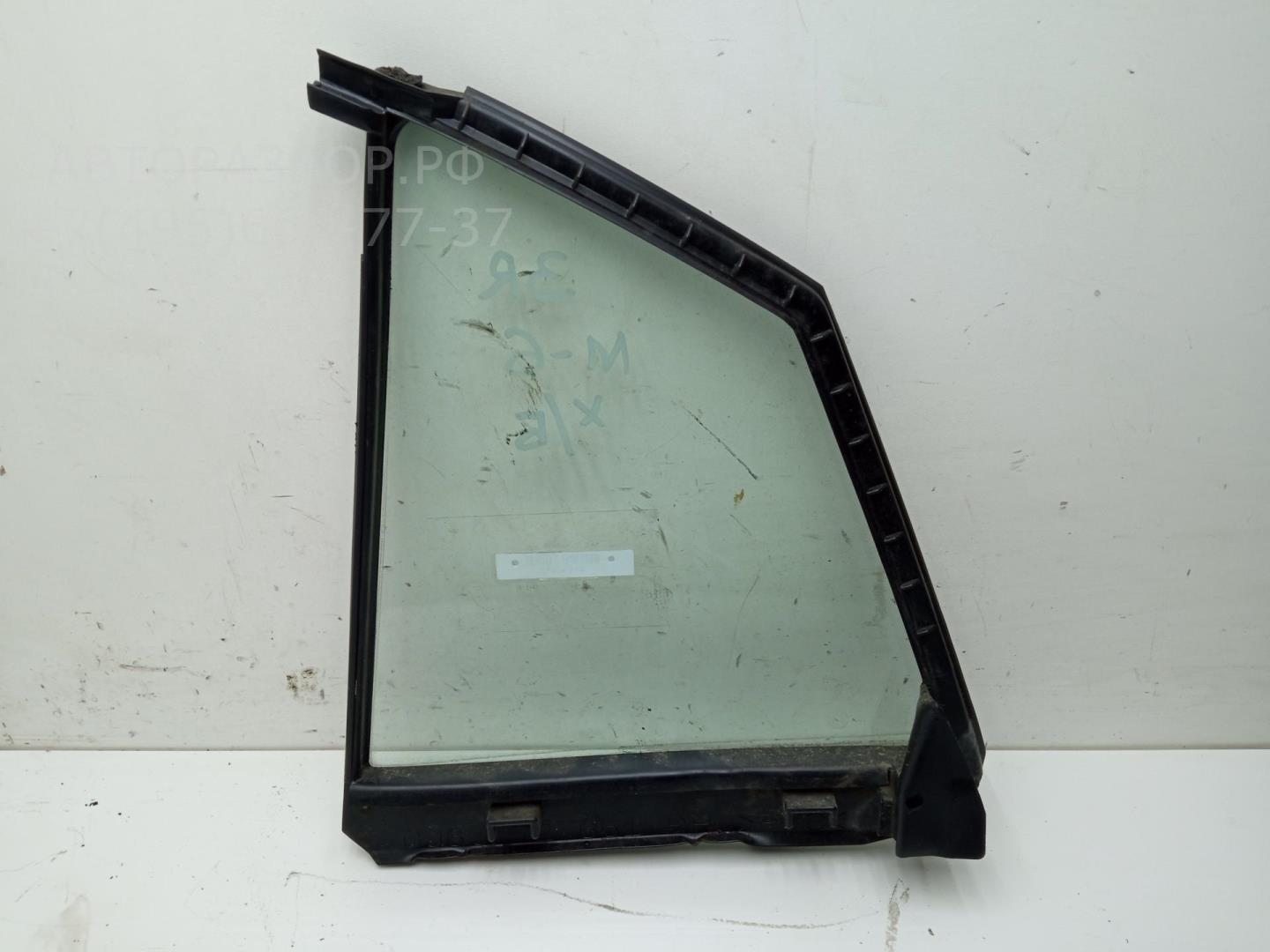 Стекло двери задней правой (форточка)