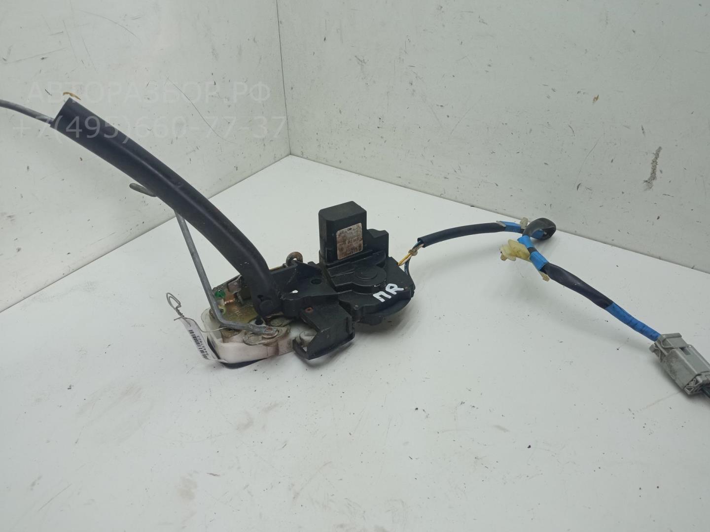 Замок двери передней правой