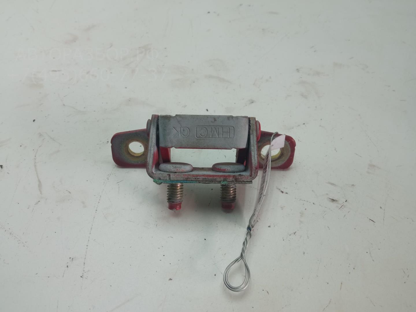 Петля крышки багажника