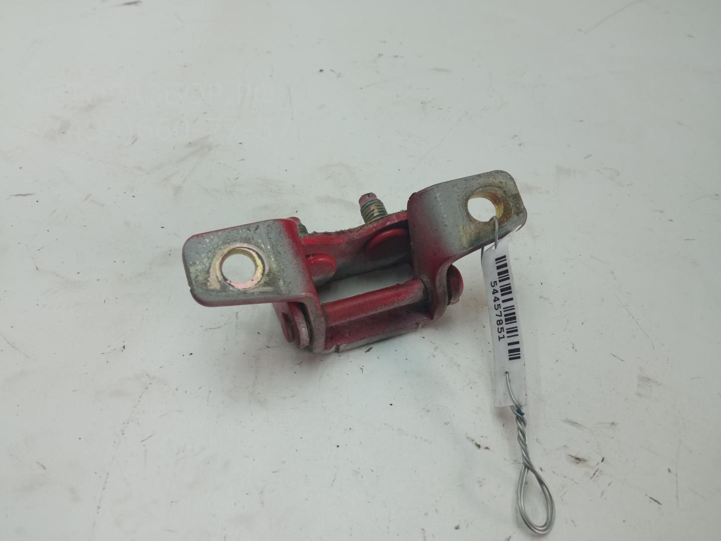 Петля крышки багажника