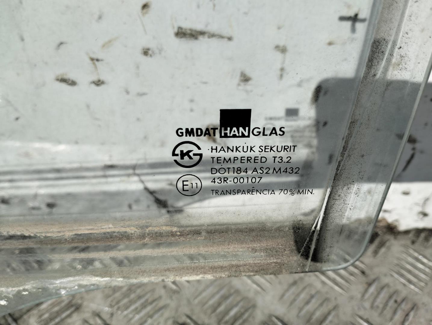 Стекло двери задней левой