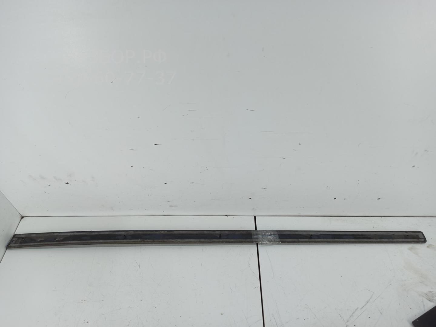 Накладка двери передней правой