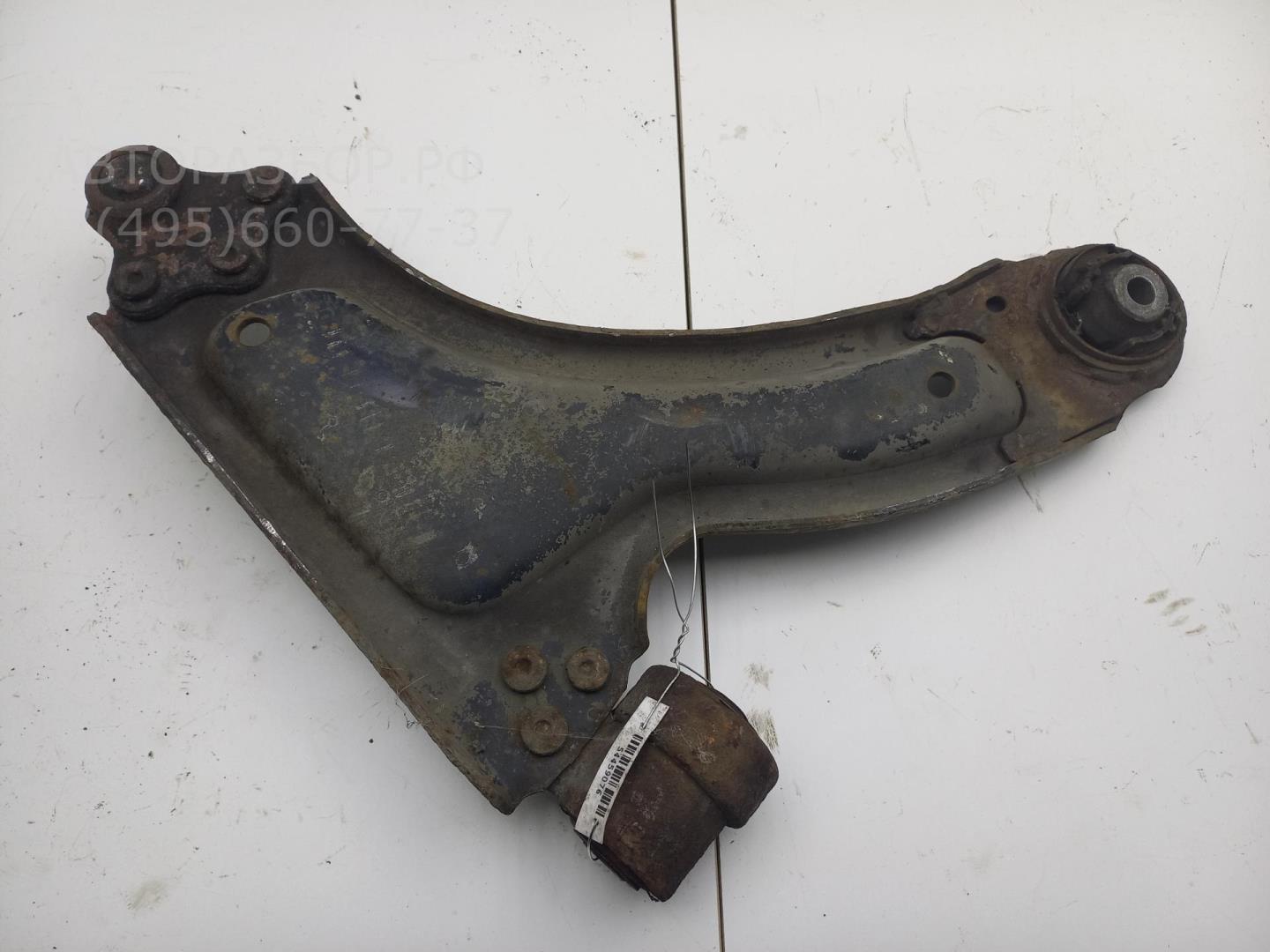 Рычаг передний левый
