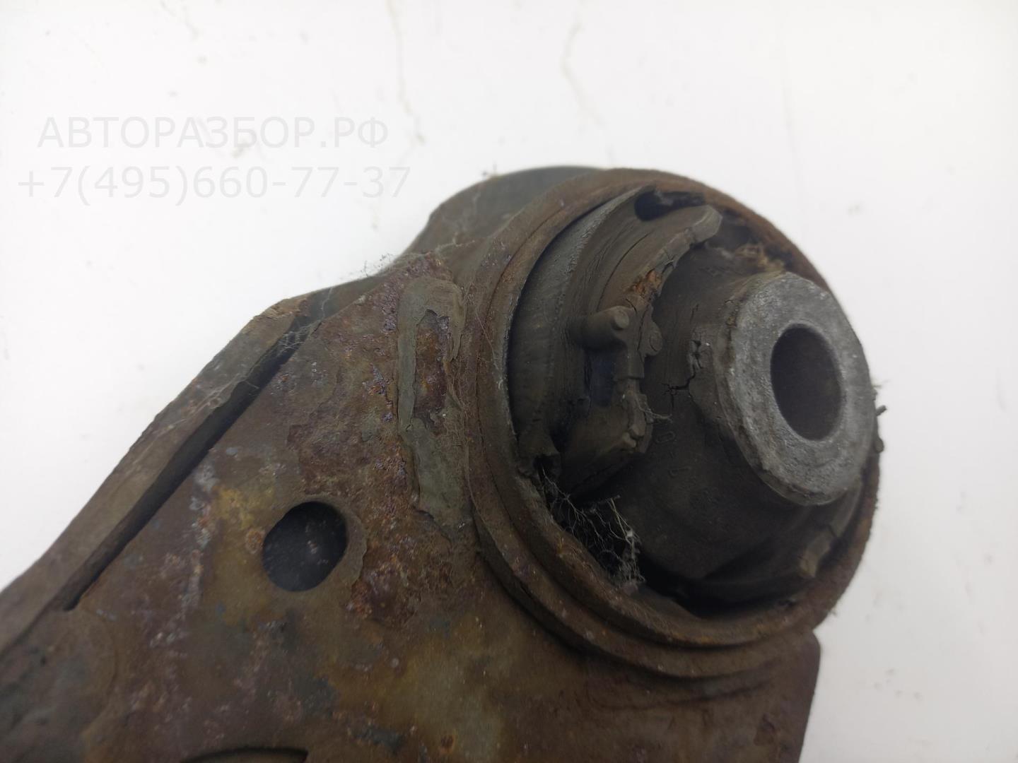 Рычаг передний левый