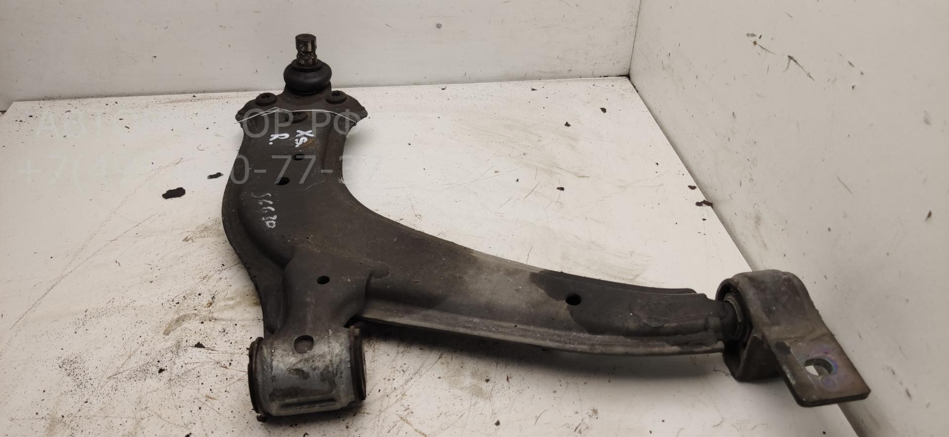 Рычаг передний правый