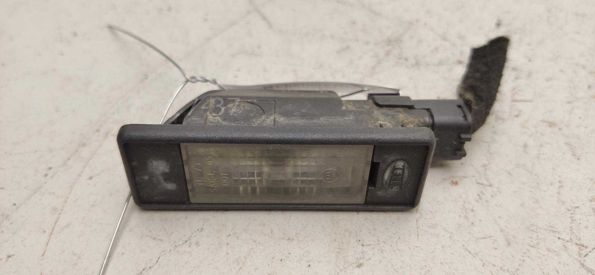 Фонарь подсветки номера