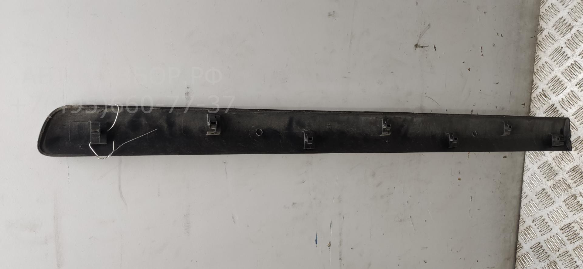 Молдинг двери передней левой