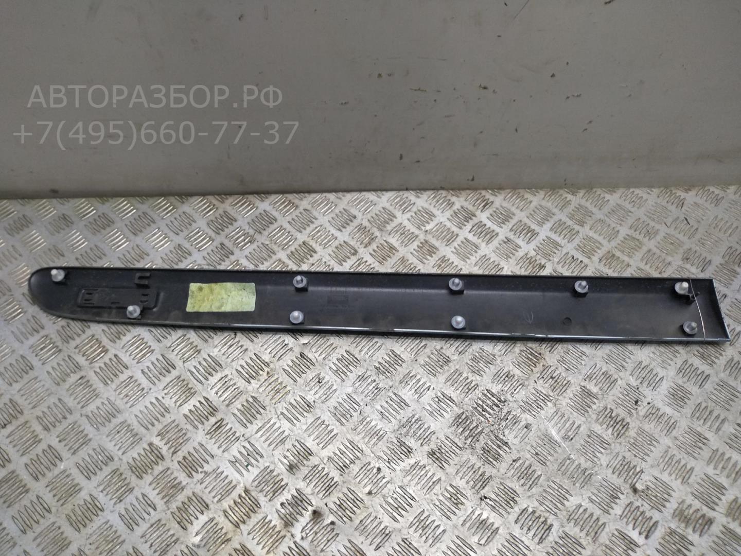 Накладка двери передней правой