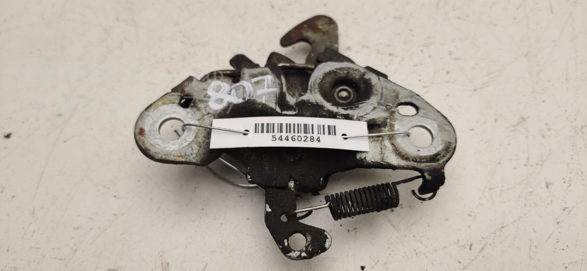 Замок капота