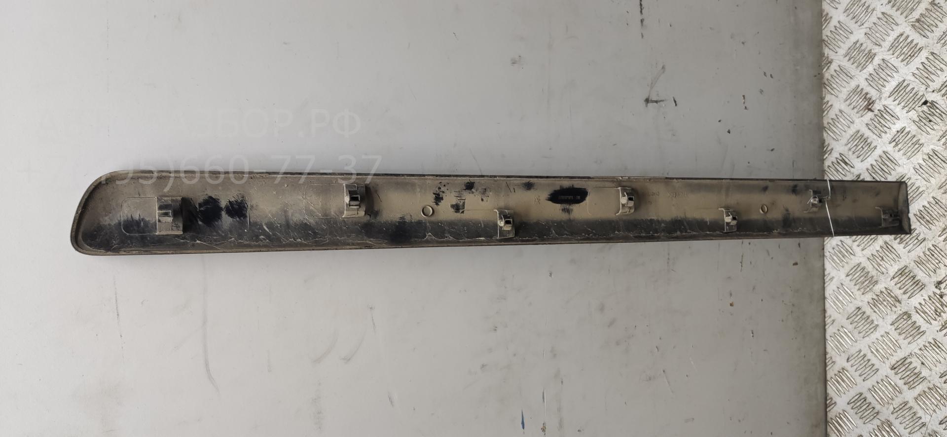 Молдинг двери передней левой