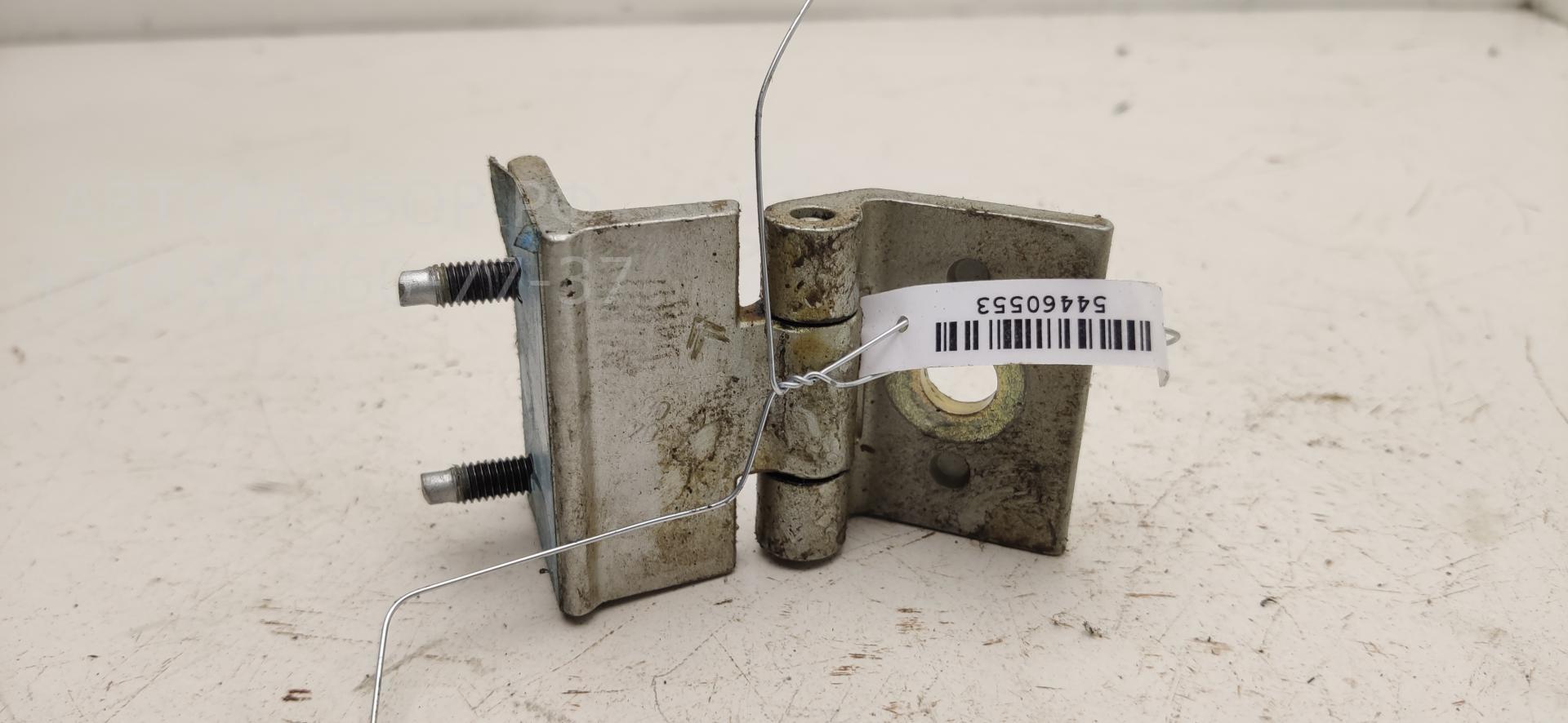 Петля крышки багажника