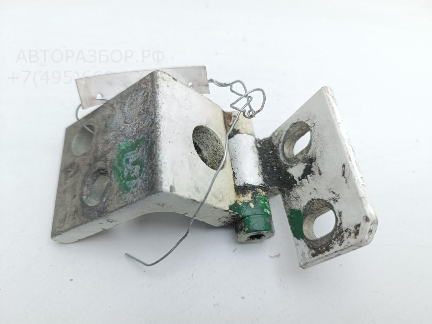 Петля двери