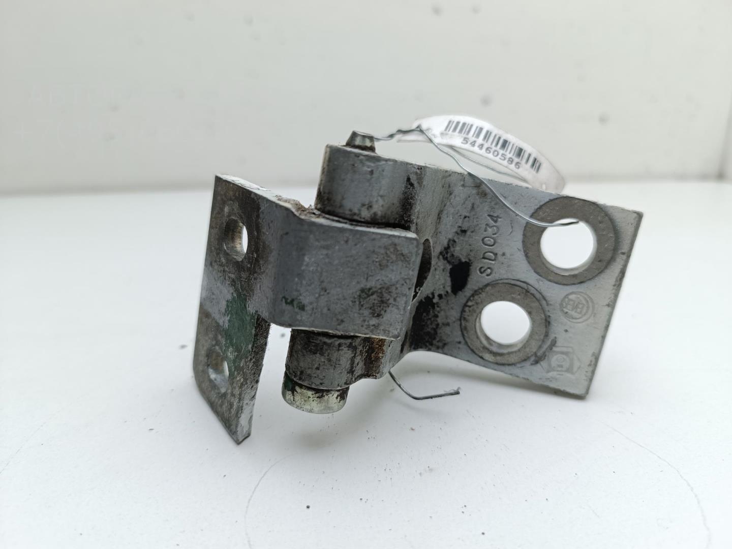 Петля двери