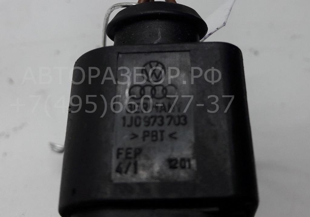 Вставка замка багажника