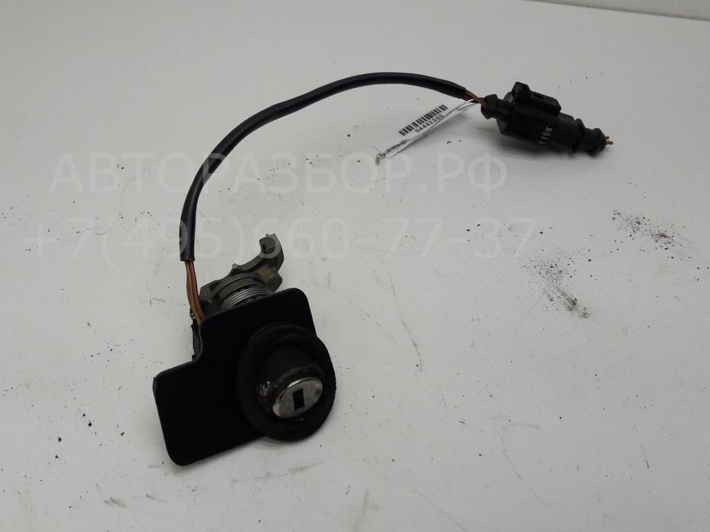 Вставка замка багажника