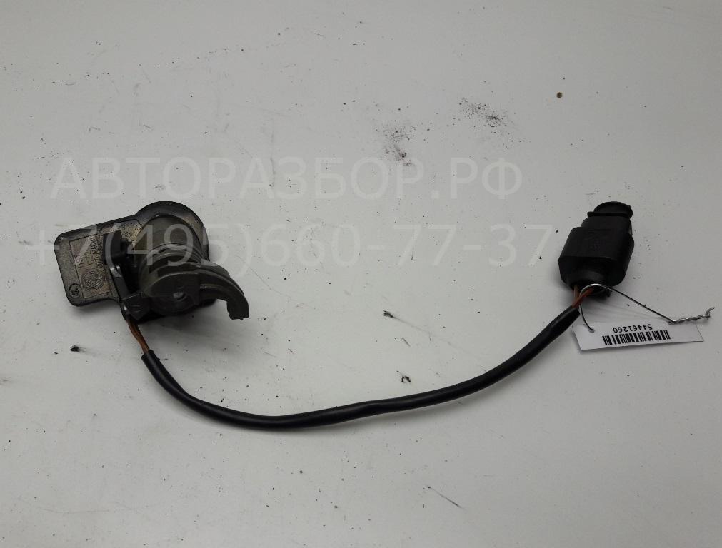 Вставка замка багажника