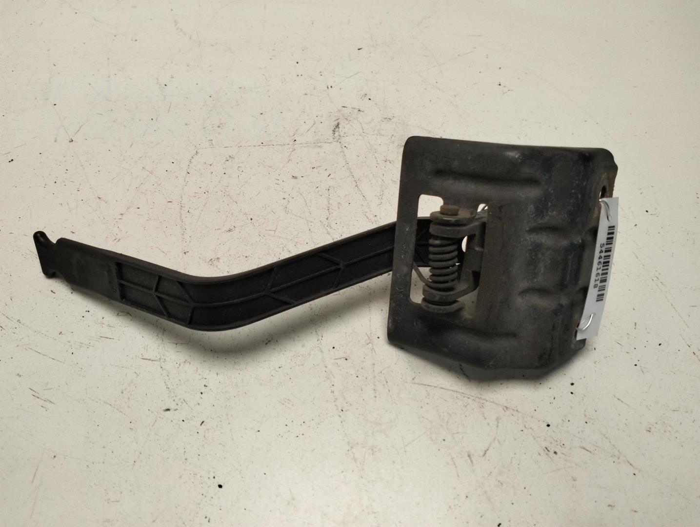 Замок капота