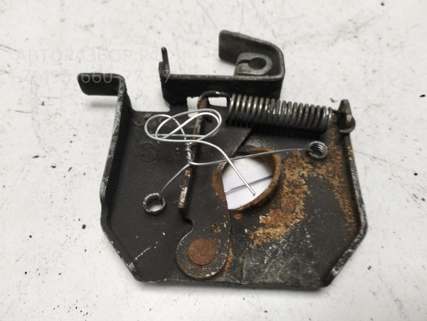 Замок капота