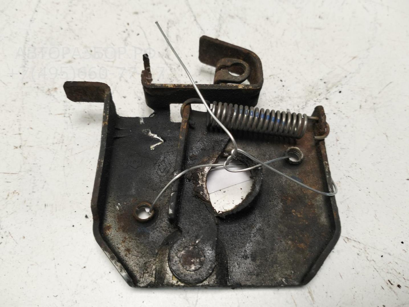 Замок капота