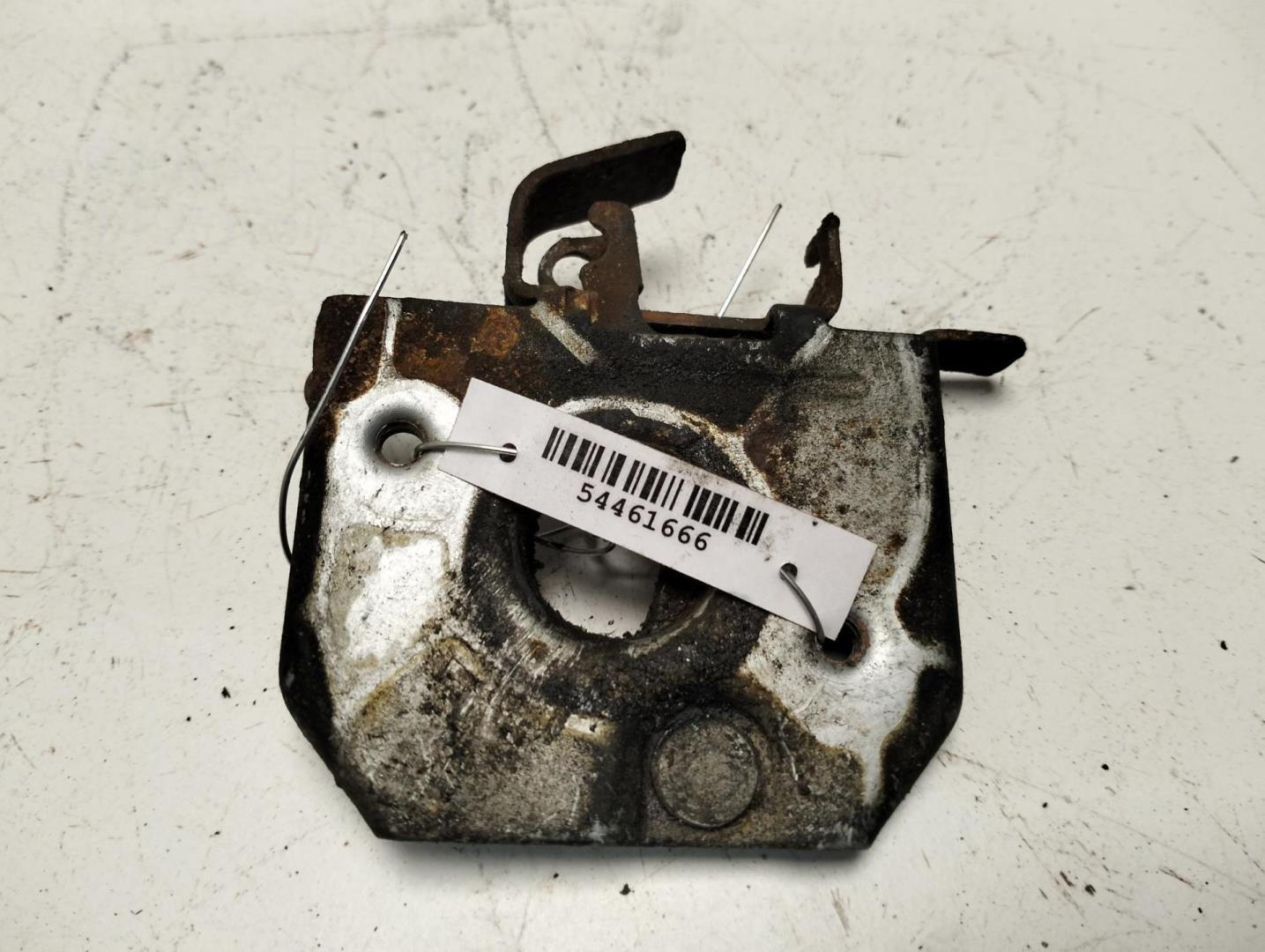 Замок капота