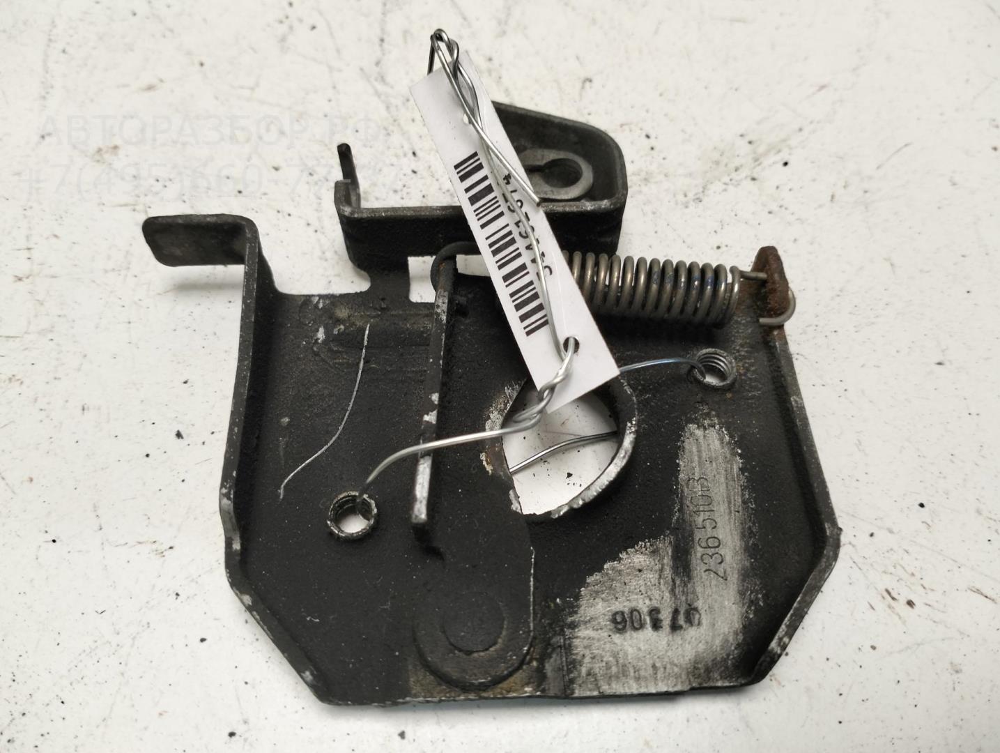 Замок капота