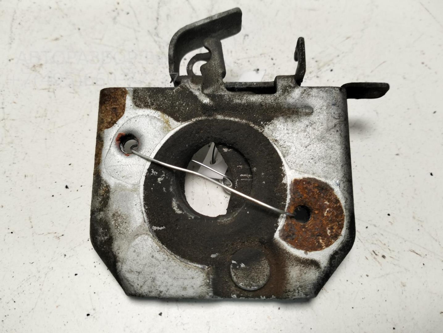 Замок капота