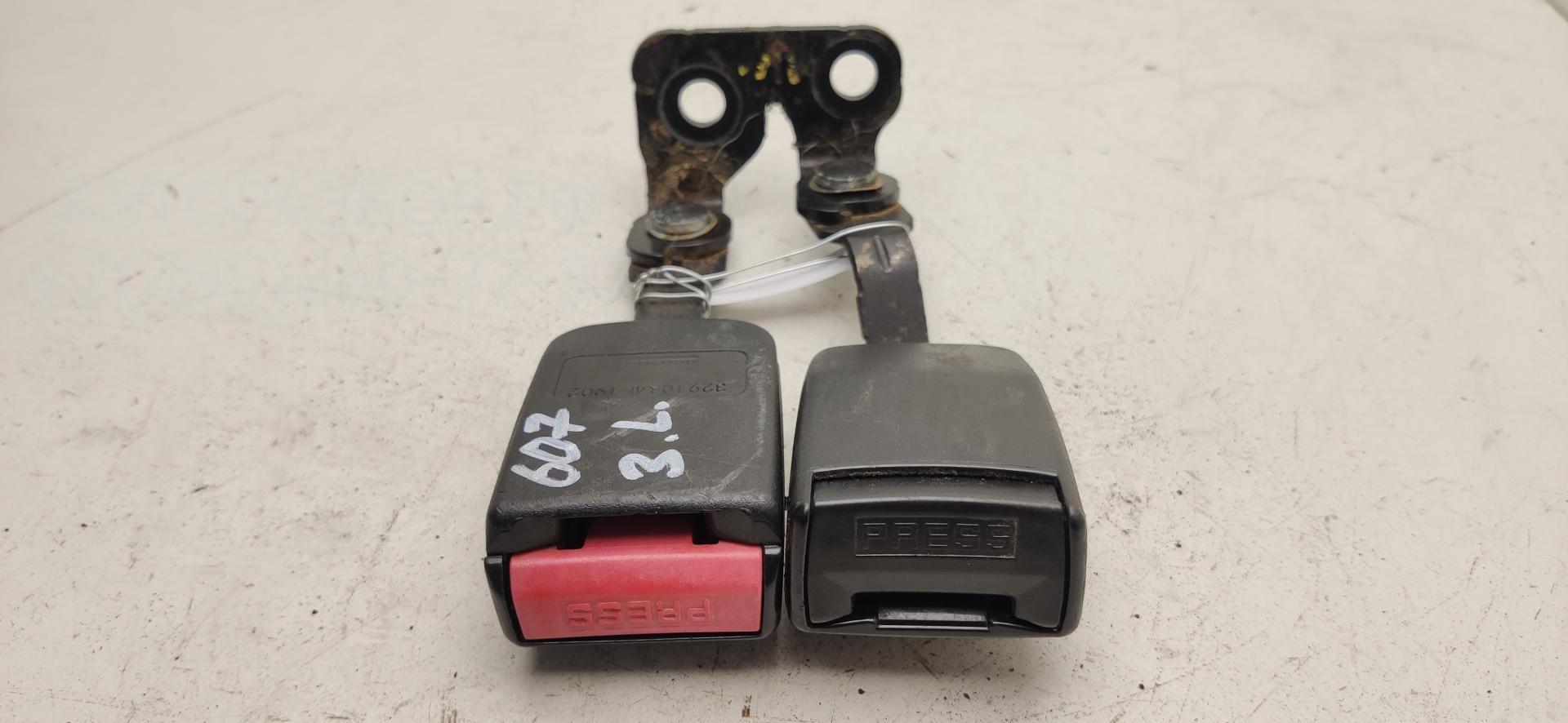 Ответная часть ремня безопасности